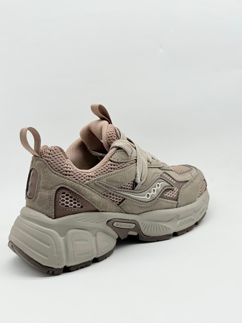 کفش ساکونی قهوه ای Brown Saucony shoes — تصویر ۴