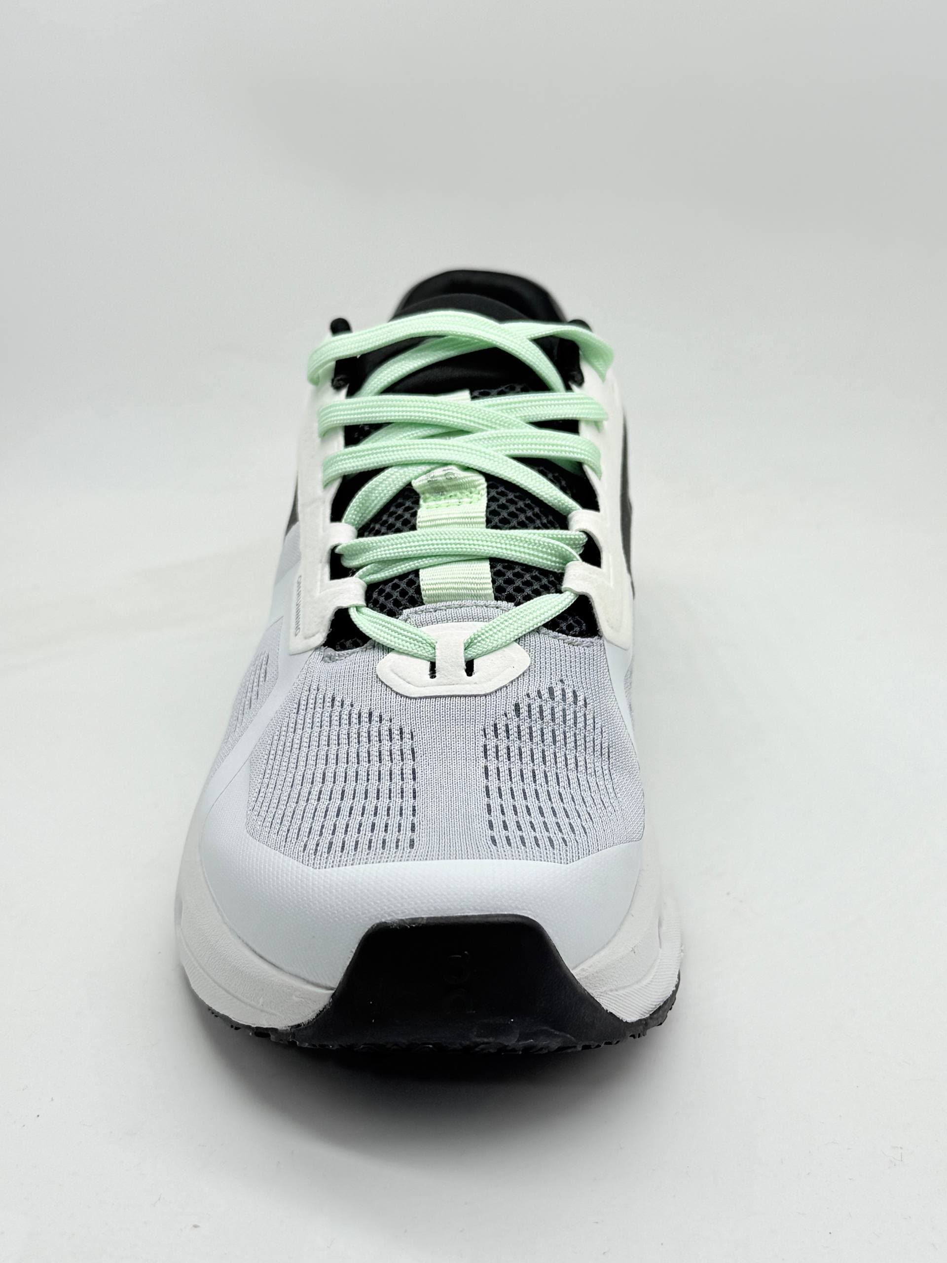 کفش QC رانینگ سفید سبز On Running Cloudswift white green Shoes — تصویر ۵