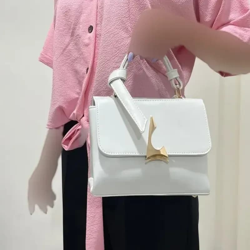 کیف دستی و دوشی زنانه دوزیپ جنس بیاله کد 1383 ابعاد 20x17x11 سانتیمتر — تصویر ۶