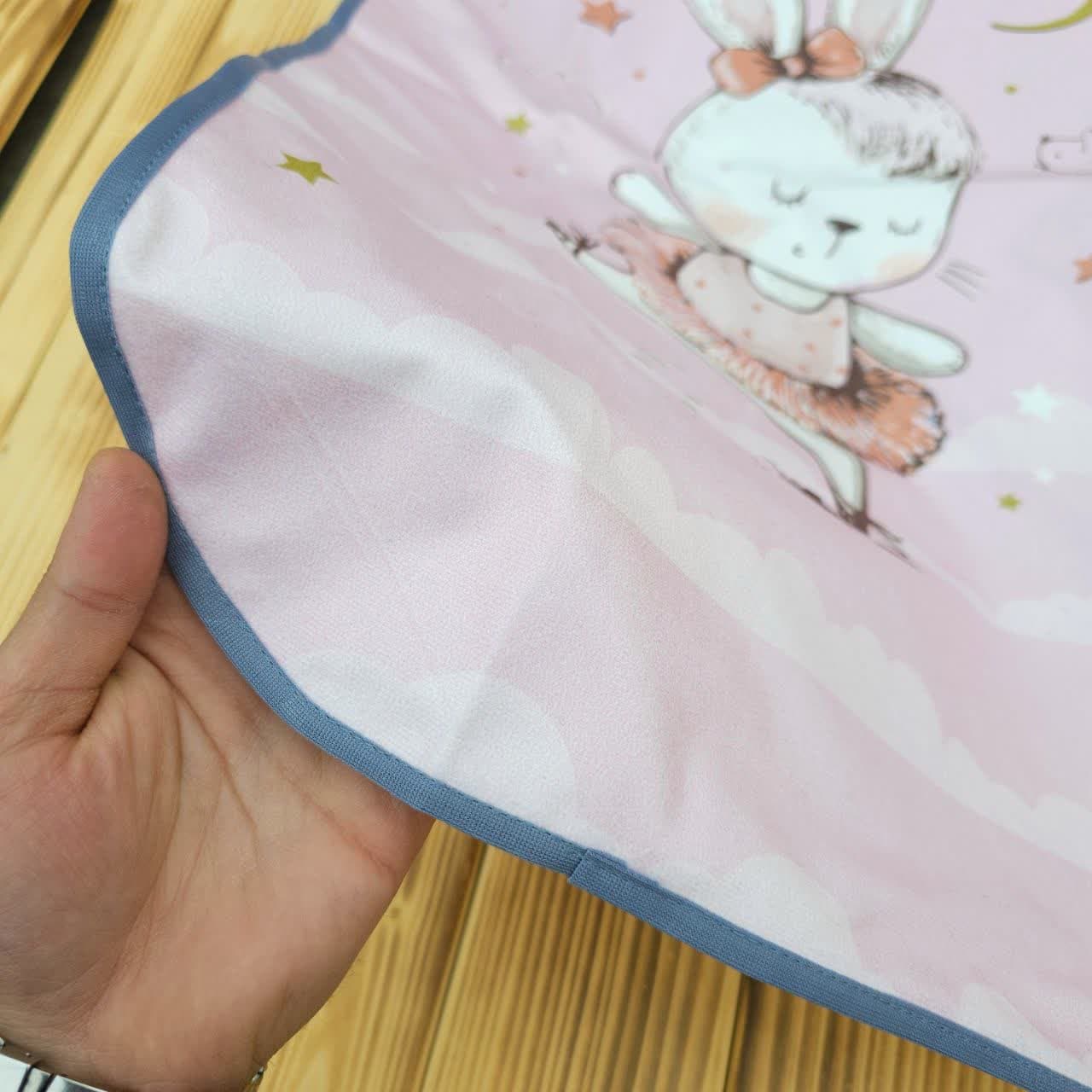 زیر انداز تعویض بالشت دار مخمل خرگوش صورتی — تصویر ۳