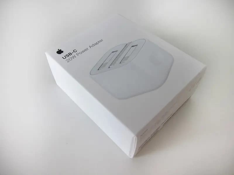 آداپتور شارژر اصلی ۲۰ وات اپل – Apple 20W USB-C Power Adapter مناسب آیفون — تصویر ۳