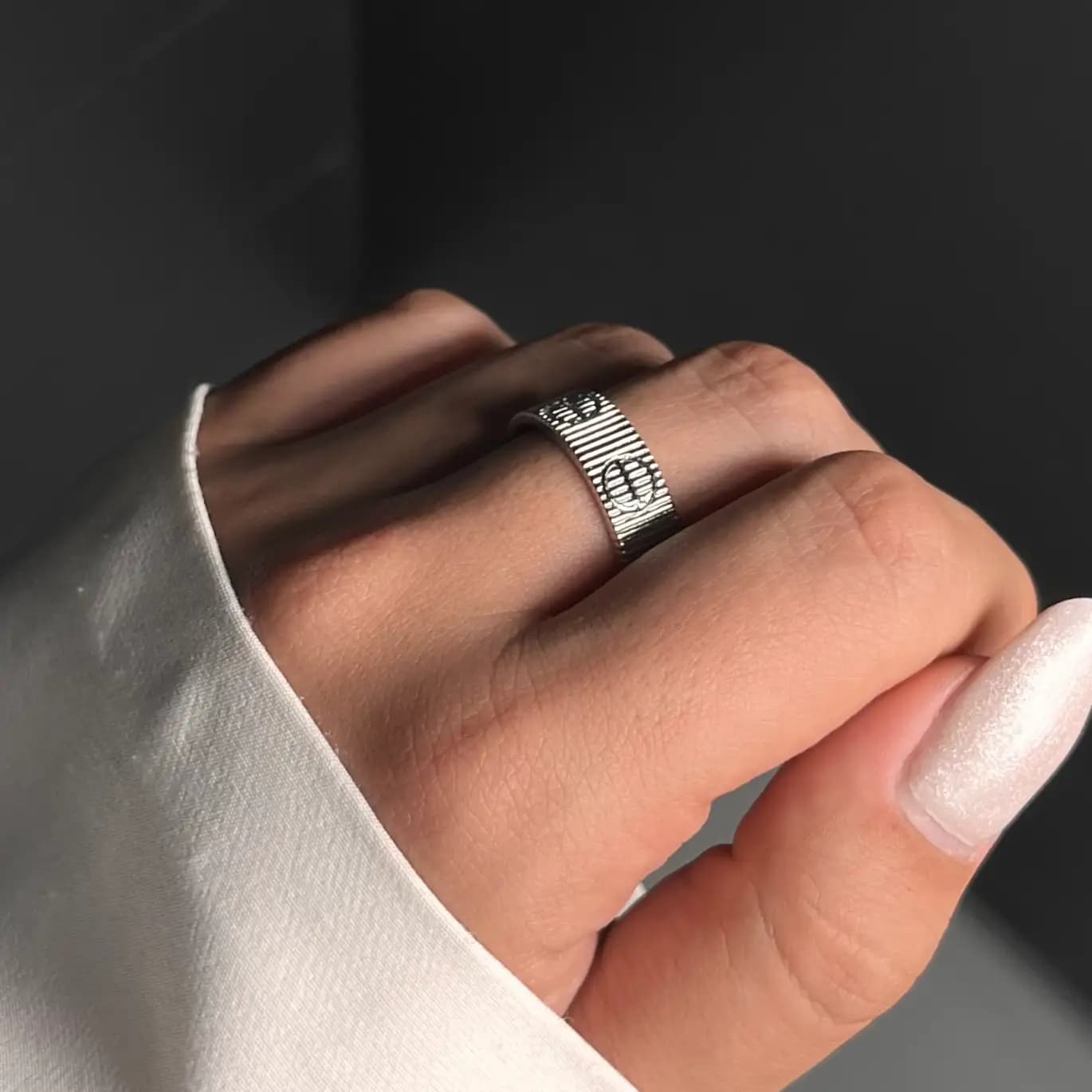 انگشتر زنانه و دخترانه آبکاری نقره طرح کارتیه لاو فری سایز کد etk — تصویر ۲