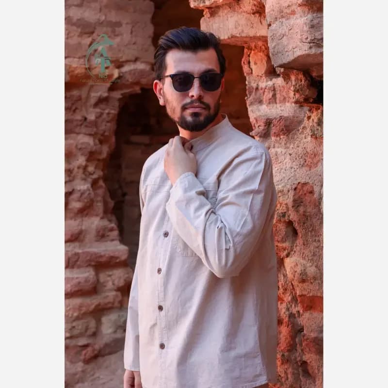 پیراهن مردانه الیاف طبیعی تمام دکمه سه خط رنگ استخوانی — تصویر ۳