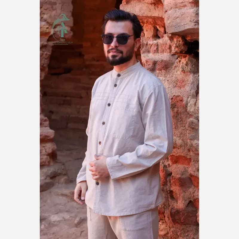 پیراهن مردانه الیاف طبیعی تمام دکمه سه خط رنگ استخوانی — تصویر ۲