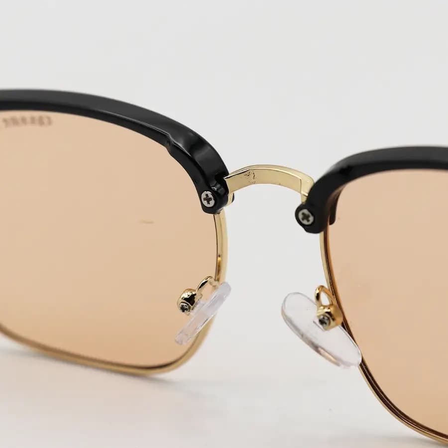 عینک دید در شب Chrome Hearts با فریم شکل کلاب مستر، رنگ مشکی براق و طلایی و لنز نارنجی کمرنگ مدل 25553 — تصویر ۶