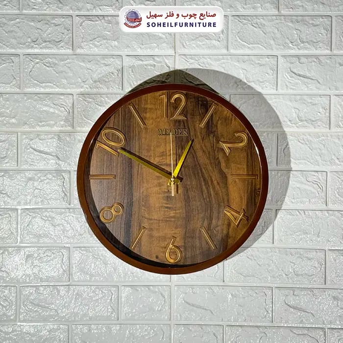 ساعت دیواری چوبی ولدر پس زمینه طرح چوب
