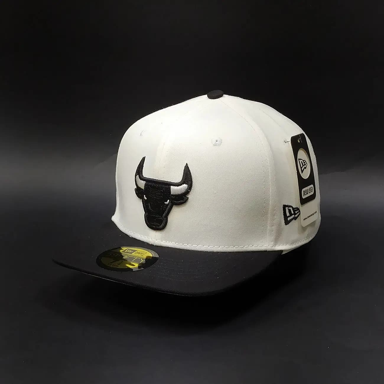 کلاه کپ فیت بک Chicago Bulls دو رنگ | کلاه استریتویر خاص با گلدوزی برجسته و استایل فشن خیابانی