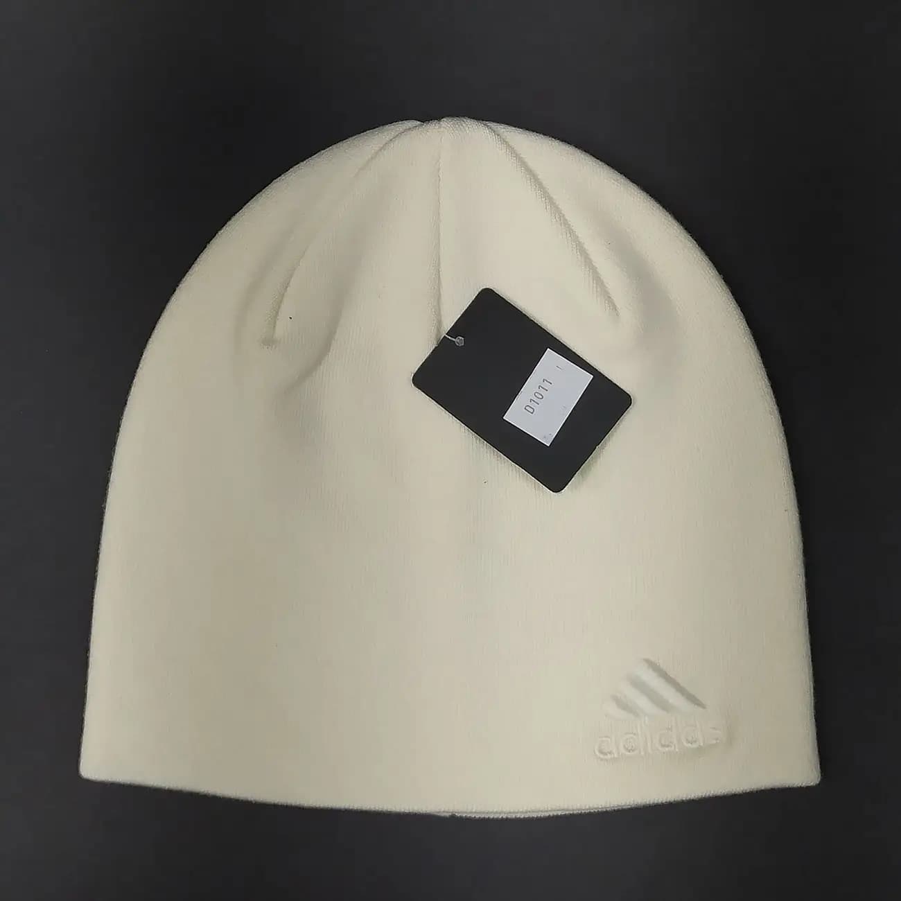 کلاه بافت بدون لبه Adidas کد 1011 | کلاه اسپرت مینیمال و ترند مناسب استایل ورزشی و روزمره — تصویر ۴