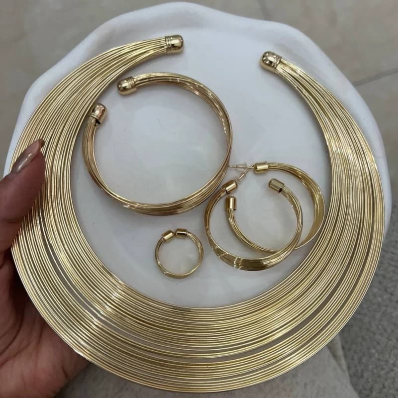 ست و سرویس کامل گردنبند طوق و دستبند و انگشتر و گوشواره آبکاری نقره طرح سیمی چندرج رنگ ثابت کد tj (پس کرایه)