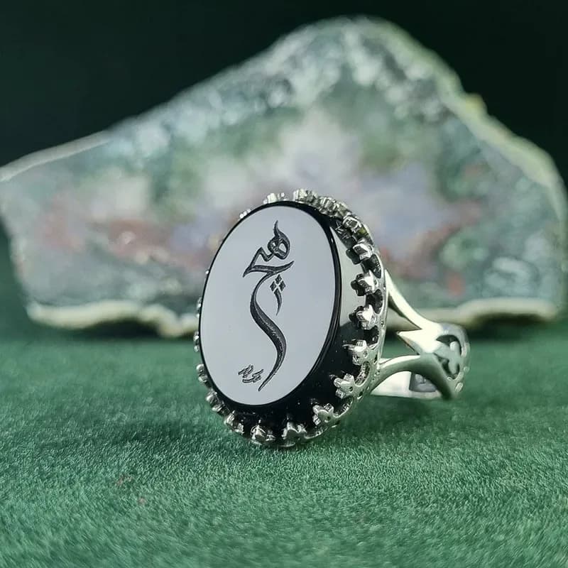 انگشتر نقره عقیق مردانه مدل سرنیزه طرح حکاکی هیچ کد 444 — تصویر ۳