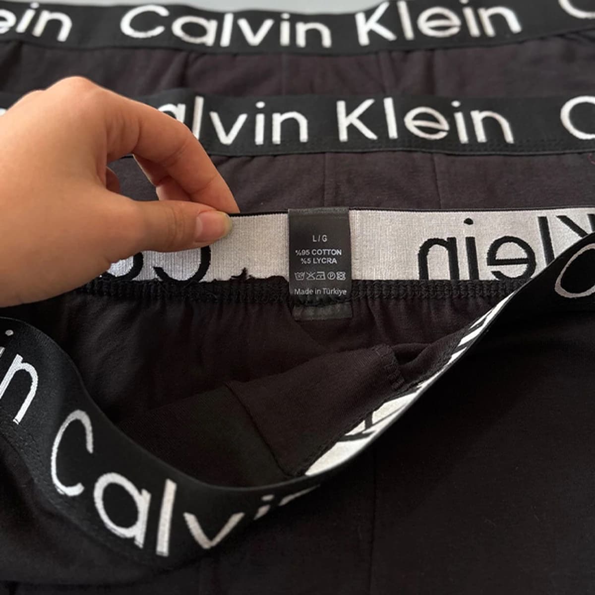 پک ۳ عددی شورت نیم پا مردانه Calvin Klein رنگ مشکی | استایل شیک و راحت — تصویر ۲