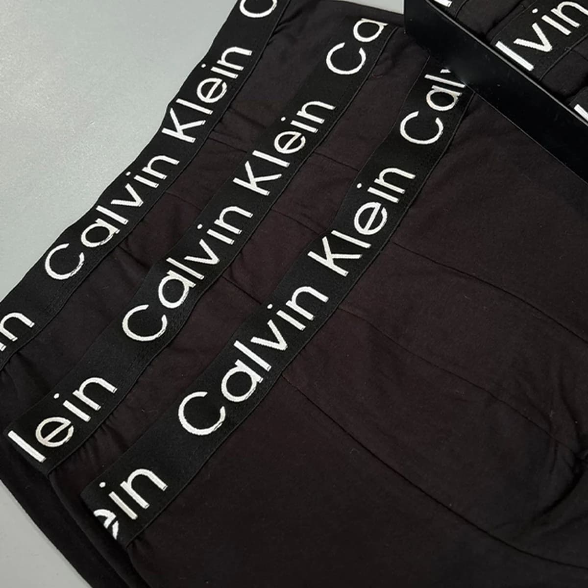 پک ۳ عددی شورت نیم پا مردانه Calvin Klein رنگ مشکی | استایل شیک و راحت — تصویر ۵