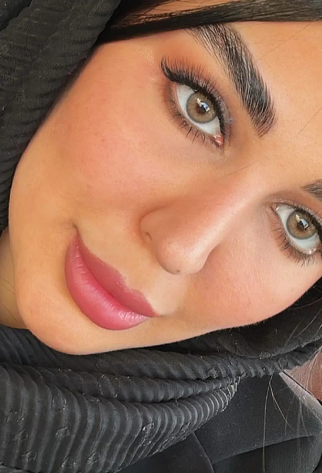 لنز طبی و رنگی نچرال هیزل(عسلی دور محو) — تصویر ۲