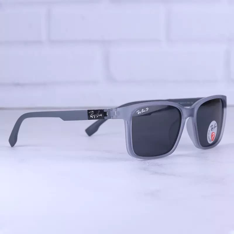 عینک آفتابی ری بن فریم مستطیل طوسی پلاریزه P 3337/6 — تصویر ۴