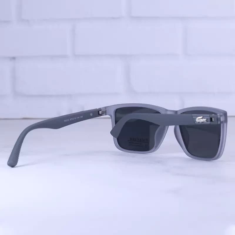عینک آفتابی لاگوست فریم طوسی پلاریزه P 3334/6 — تصویر ۳
