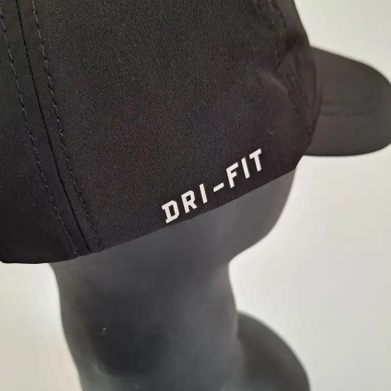 کلاه ورزشی شمعی نایک مشکی DRI-FIT — تصویر ۵