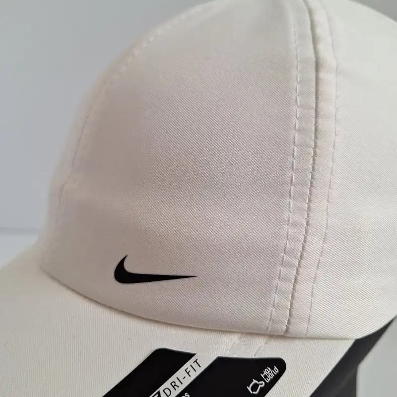 کلاه ورزشی شمعی نایک سفید DRI-FIT — تصویر ۵