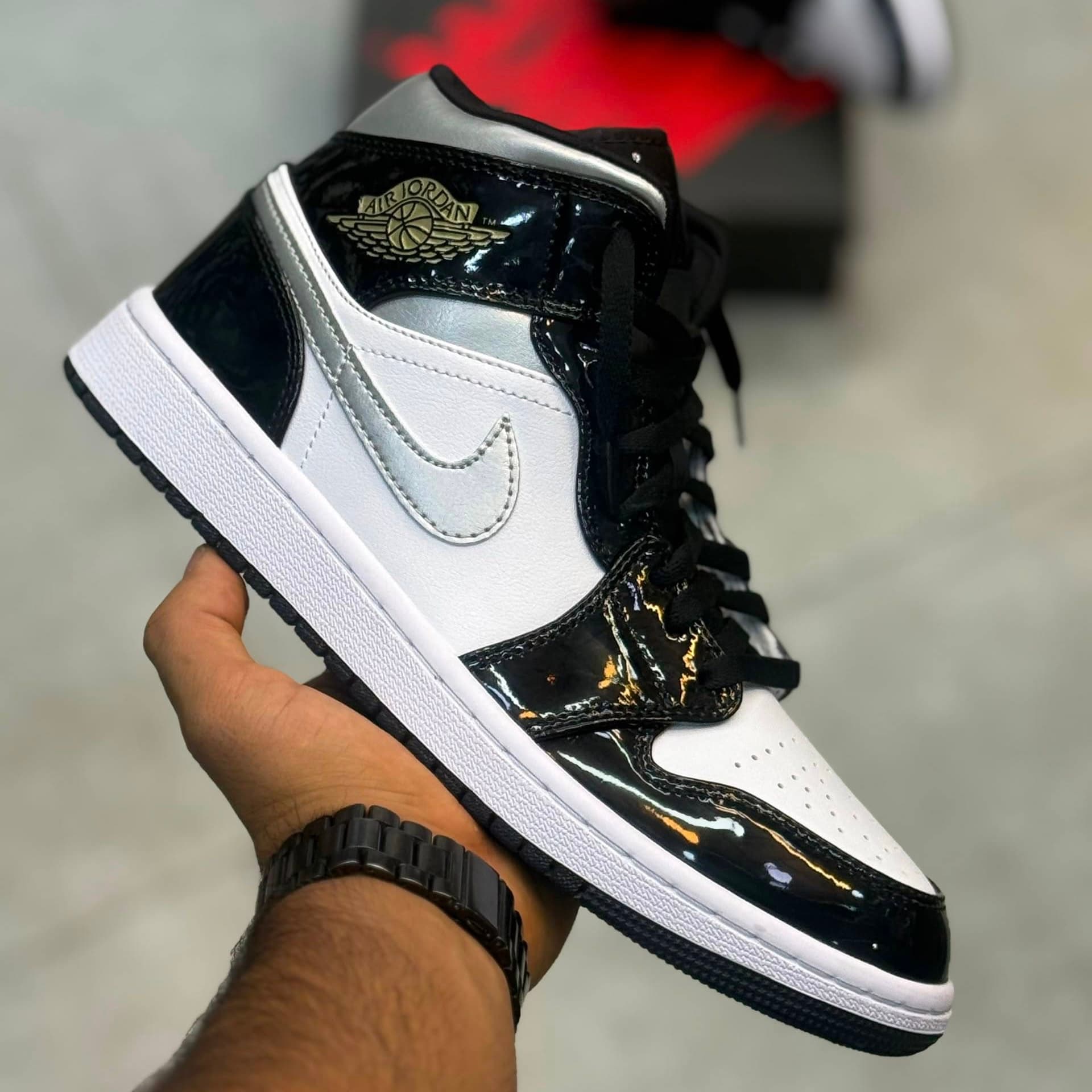 کفش کتونی مردانه ساقدار نایک ایر جردن 1 ورنی Nike air jordan 1 Mid Metalic Patent — تصویر ۴