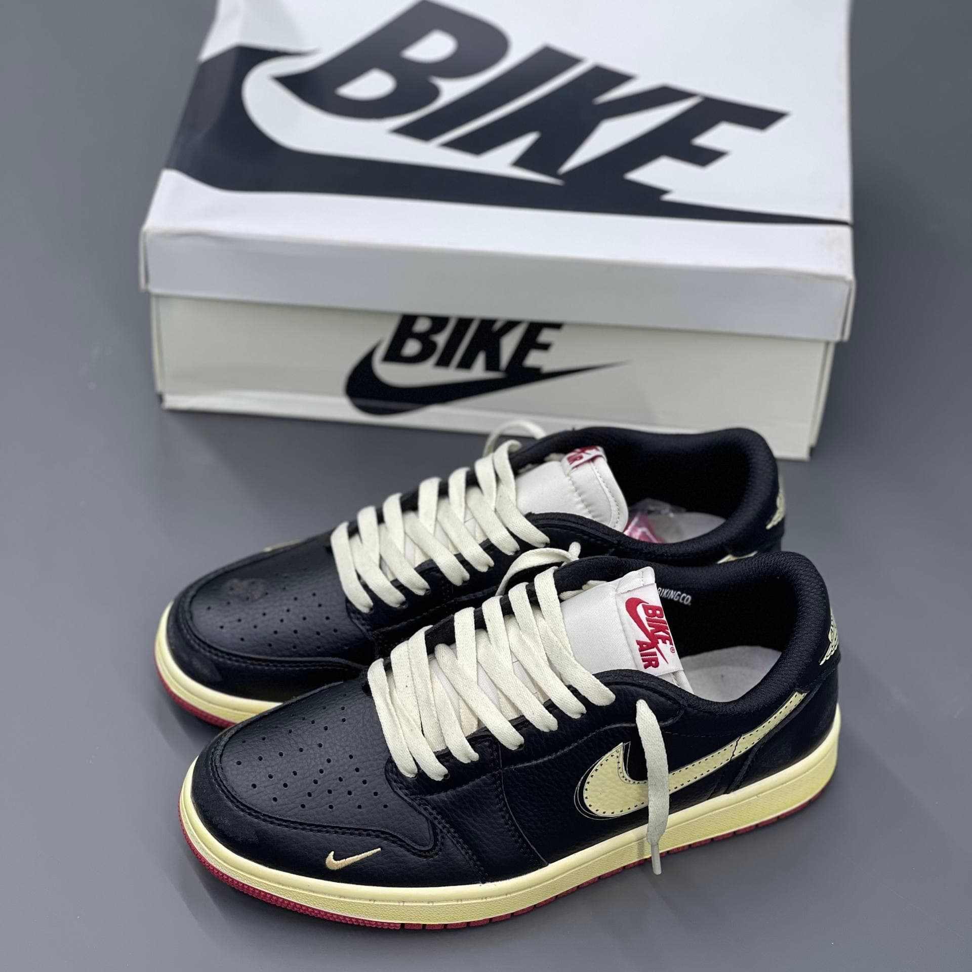 کفش کتونی مردانه نایک ایر جردن 1 لو مستر نایجل سیلوستر Nike Air Jordan 1 Retro Low OG Nigel Sylvester — تصویر ۳