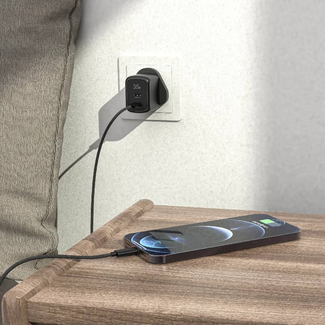 شارژر دیواری 35 وات 3 پین پاوا مدل Stout Gan PW-GN35UK — تصویر ۳