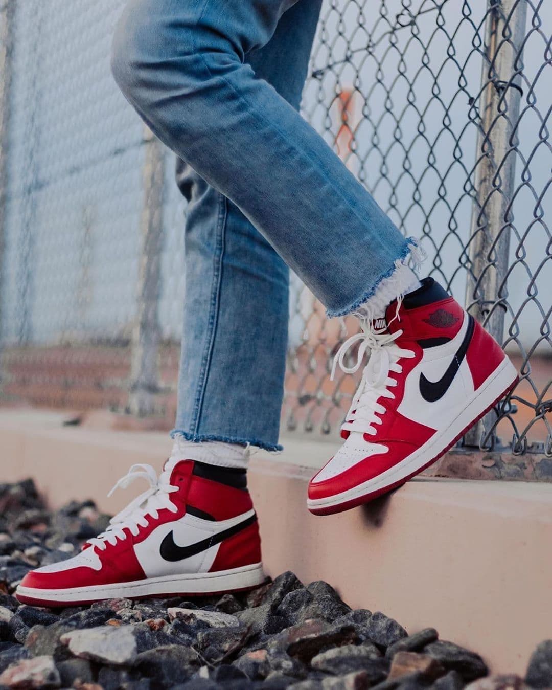 کفش جردن وان ساقدار شیکاگو مشکی قرمز Jordan 1 High Chicago — تصویر ۳