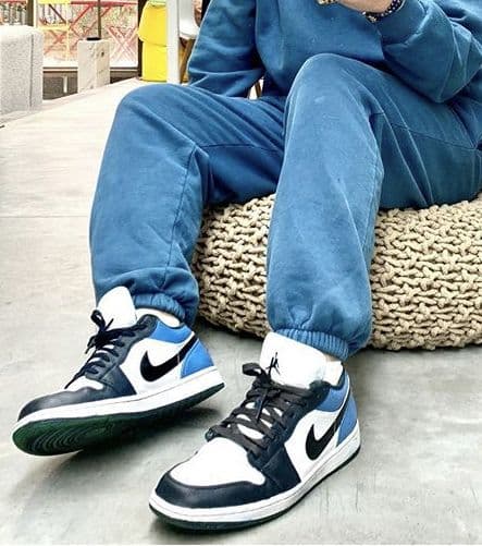 کفش نایک جردن وان لو سفید آبی Jordan 1 Low OG Obsidian UNC — تصویر ۵