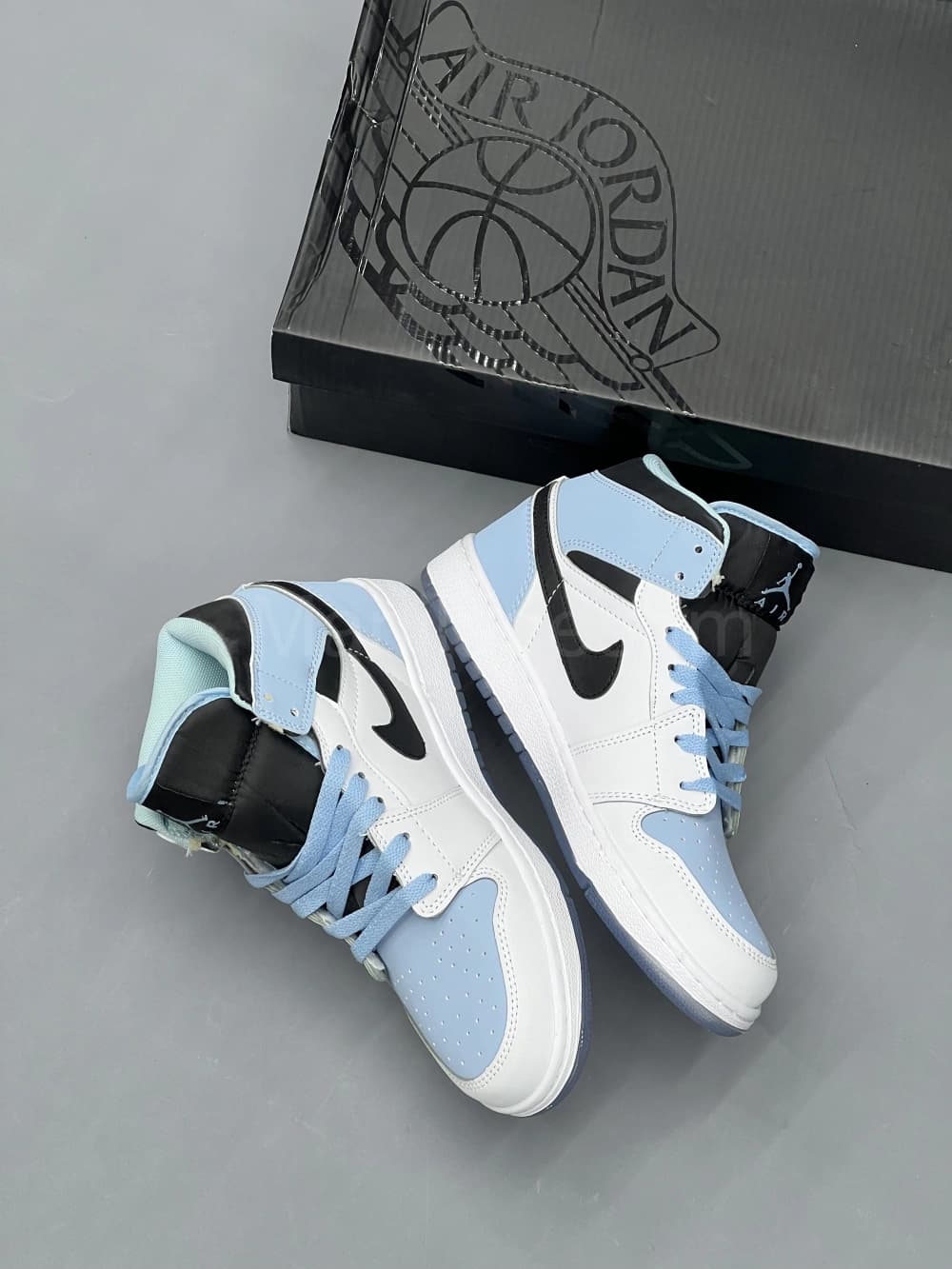 کفش نایک جردن وان ساقدار آبی یخی Jordan 1 Mid SE Ice Blue — تصویر ۲