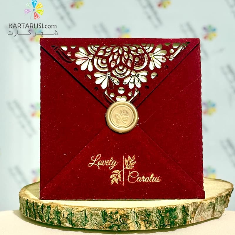 کارت عروسی R76 HANA جیر مخملی زرشکی برش لیزری — تصویر ۲