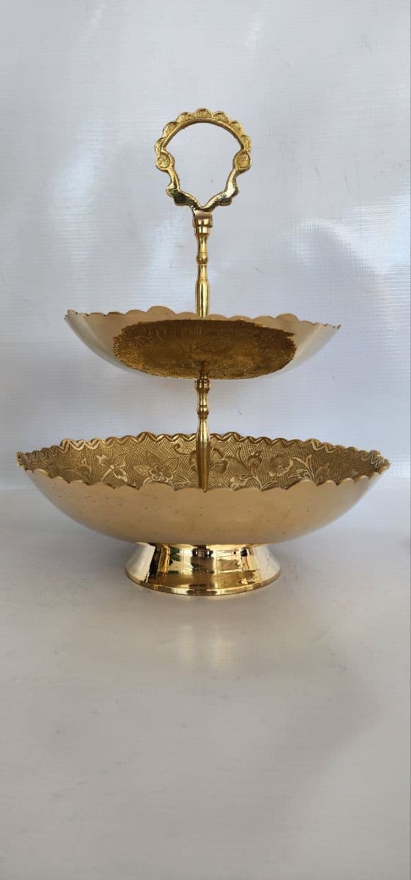 شکلات خوری گرد دو طبقه گود برنجی طرح گل — تصویر ۲