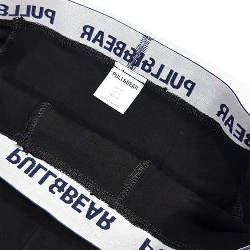 شورت مردانه باکسر بریف (پادار) اورجینال وارداتی پول اند بیر Pull&Bear مشکی کش سرمه ای black boxers with a logo waistband — تصویر ۳