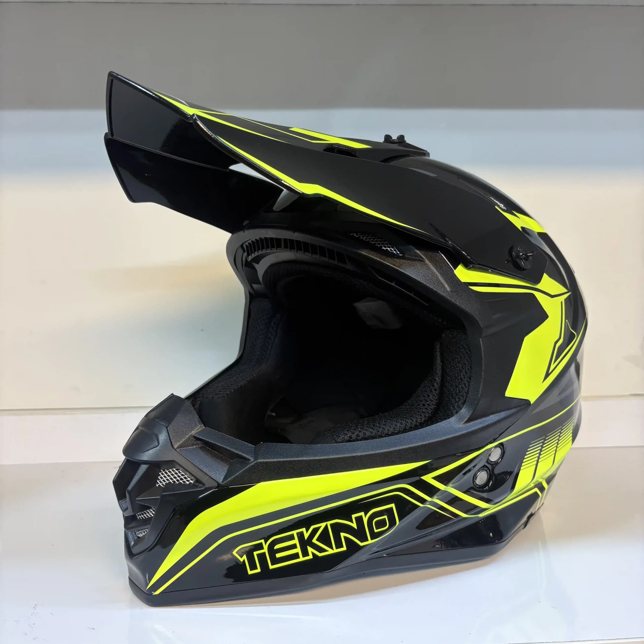 کلاه کراسی Tekno | ایمن، سبک و مناسب آفرود black yellow line — تصویر ۳