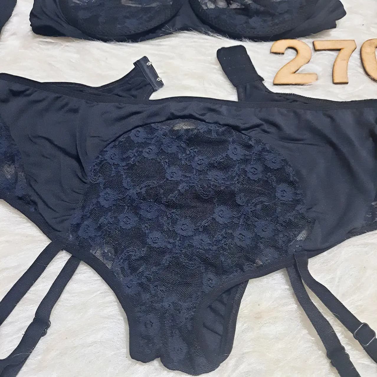 لباس خواب یا ست فانتزی فنردار با جوراب و بند جوراب MNG کد 270 — تصویر ۶