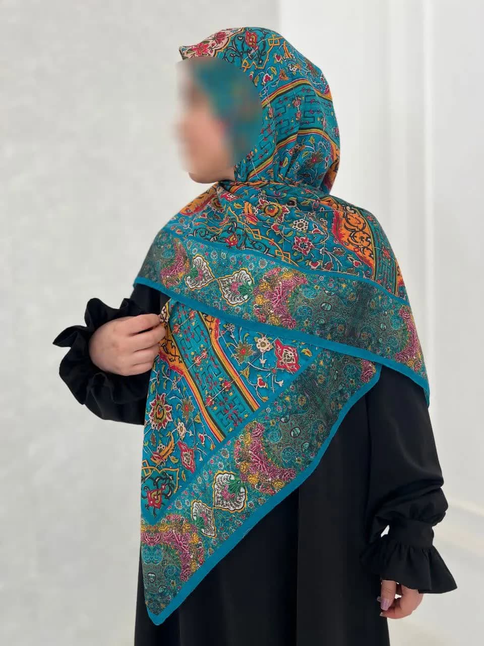 روسری سوپرنخ زنانه طرح گلزار رنگ سبز آبی