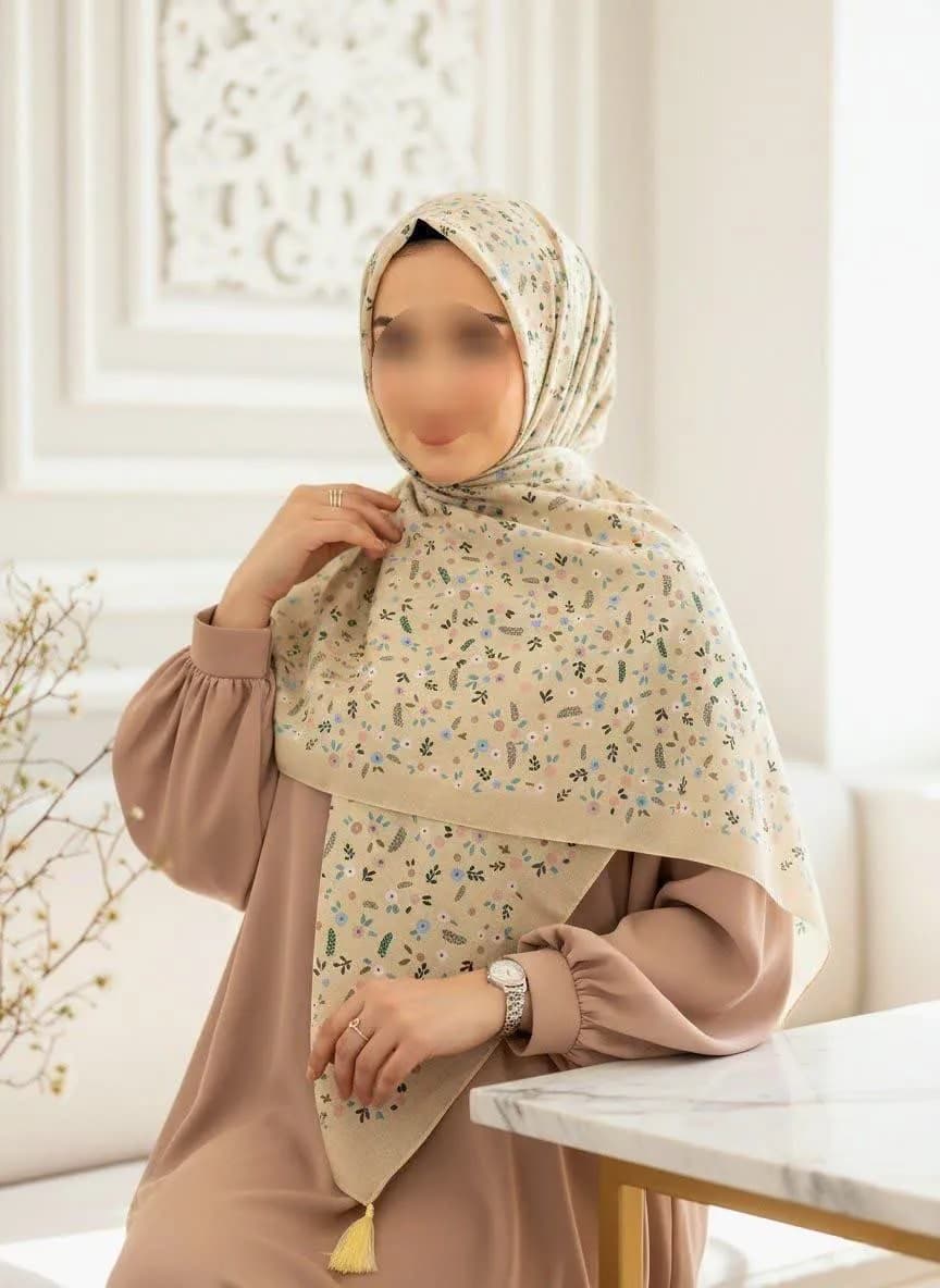 روسری سوپرنخ زنانه طرح گل ریز شیری — تصویر ۲
