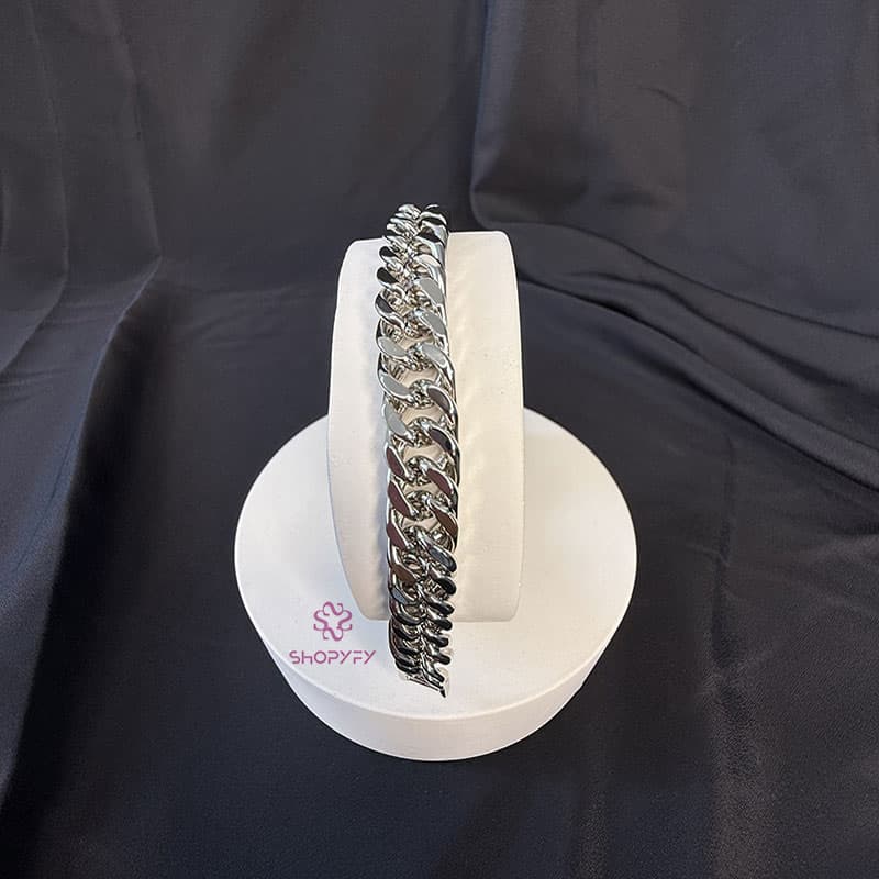 دستبند کارتیه قفل کوبایی فول نگین رنگ نقره ای — تصویر ۳