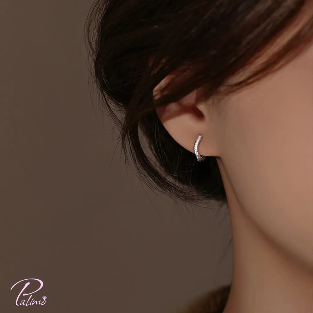 گوشواره نقره حلقه خمیده E2115 با روکش طلای سفید — تصویر ۲