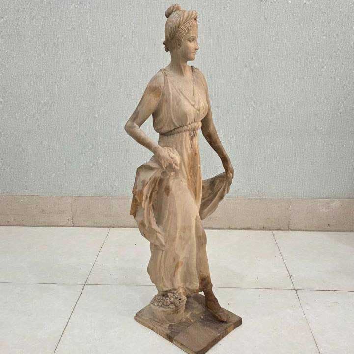 مجسمه فریال