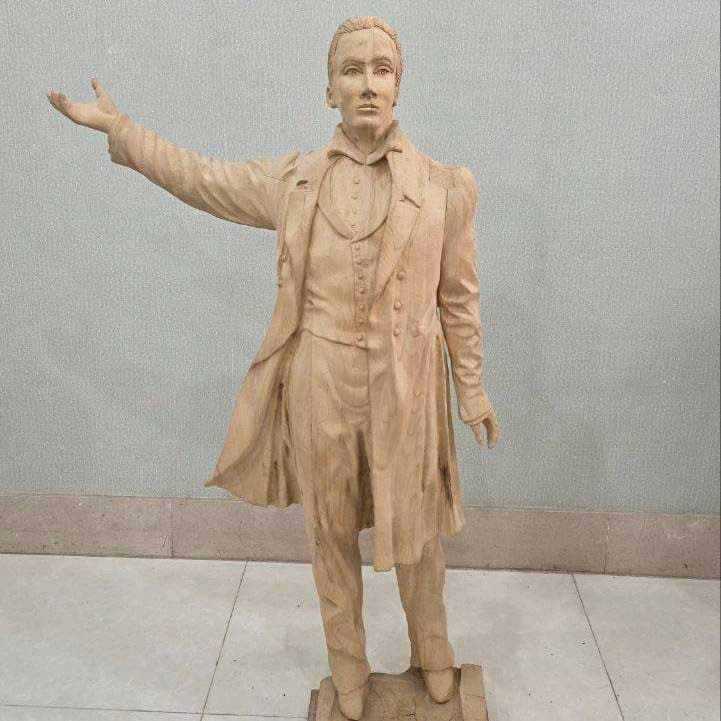 مجسمه آبراهام لینکلن چوب راش — تصویر ۲