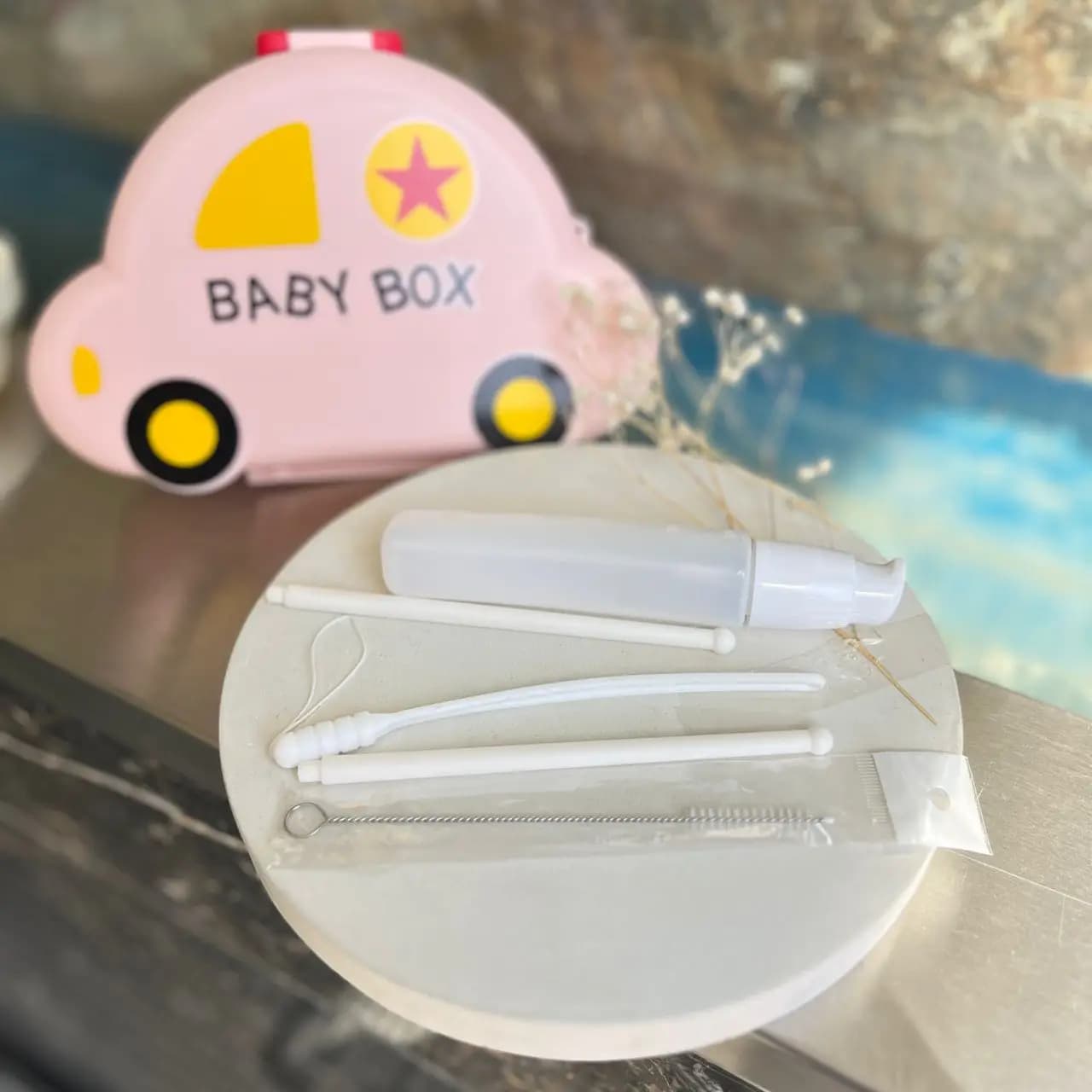 ست شیشه شور سیلیکونی و آبچکان مسافرتی طرح ماشین Baby Box — تصویر ۳