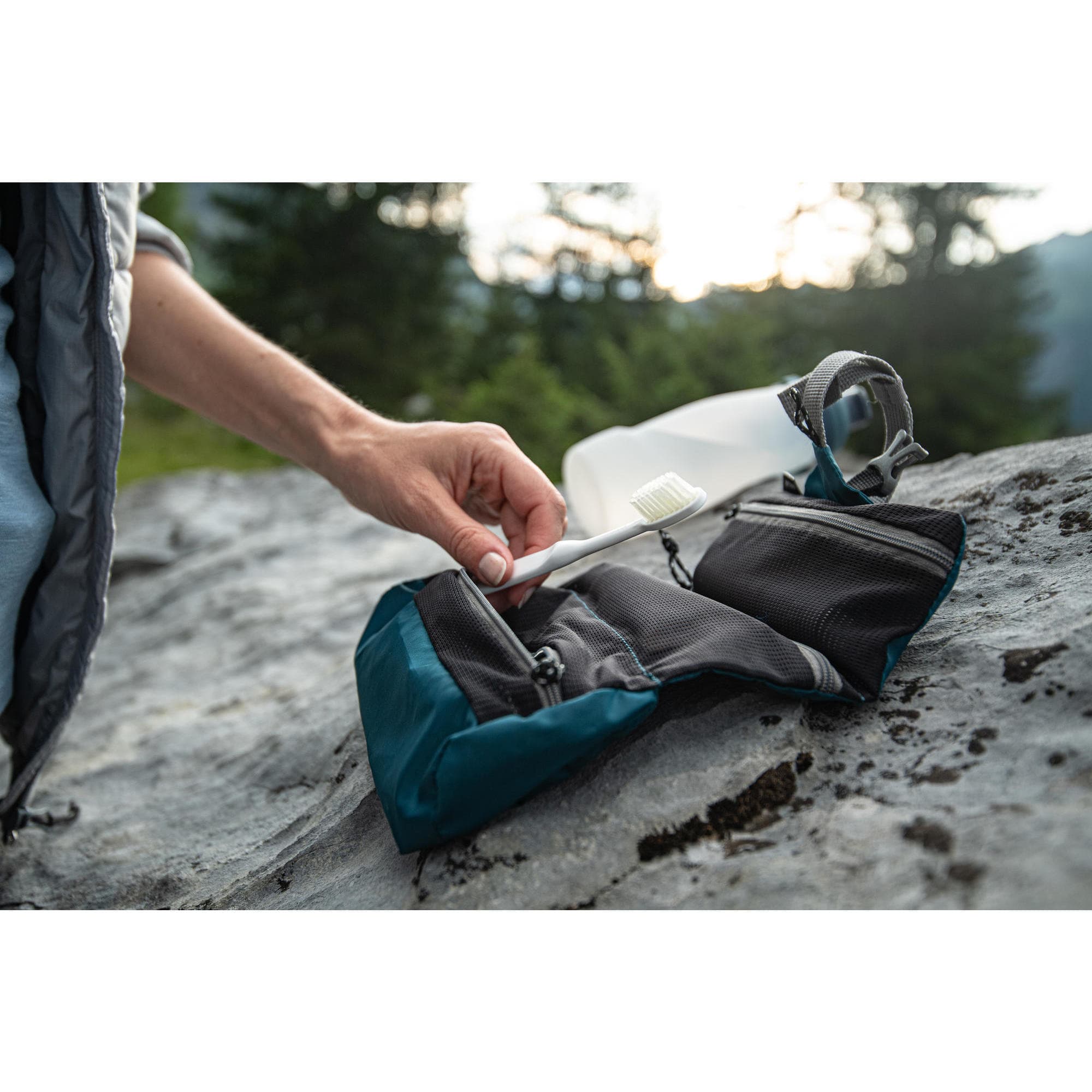 کیف لوازم شخصی فورکلاز بسیار سبک Decathlon Forclaz Foldable Maintenance Bag – ULTRALIGHT — تصویر ۲