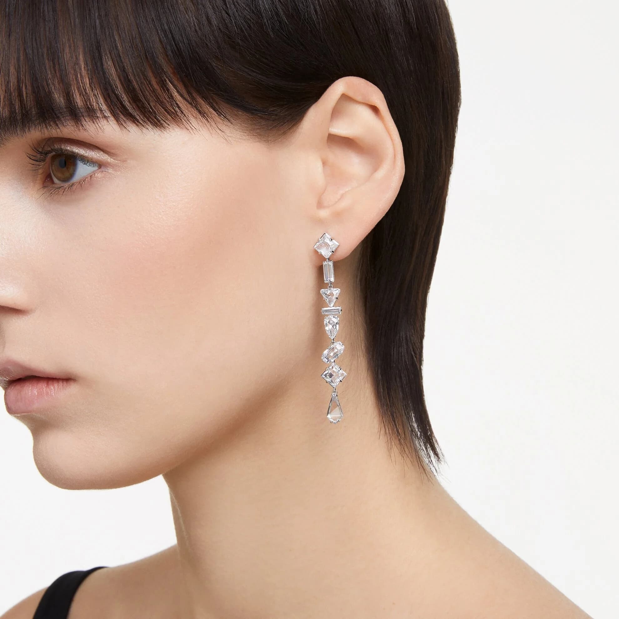 گوشواره سفید سواروسکی اورجینال Swarovski Mesmera damla küpeler 5661687 — تصویر ۲