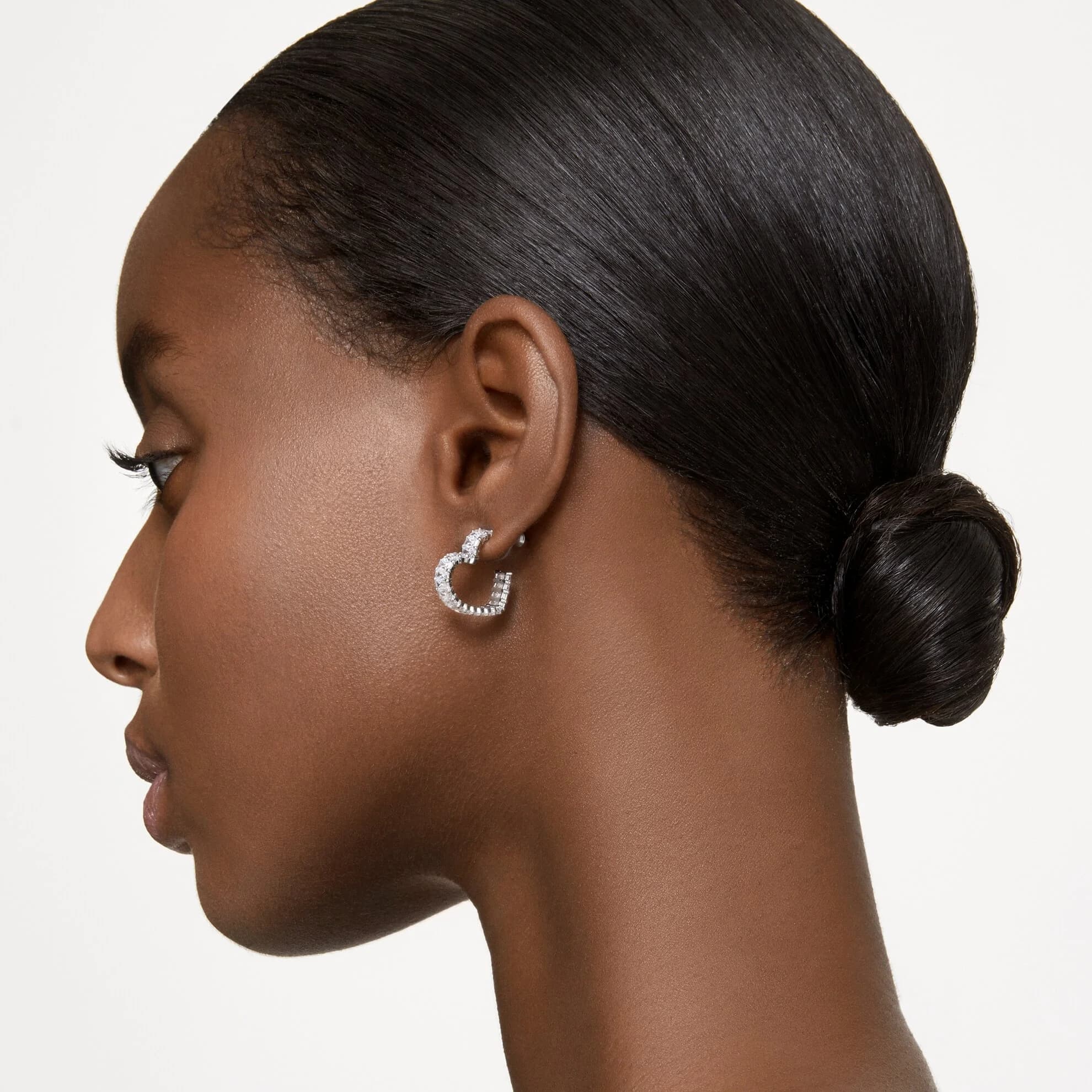 گوشواره سفید سواروسکی اورجینال Swarovski Matrix hoop earrings 5653170 — تصویر ۲