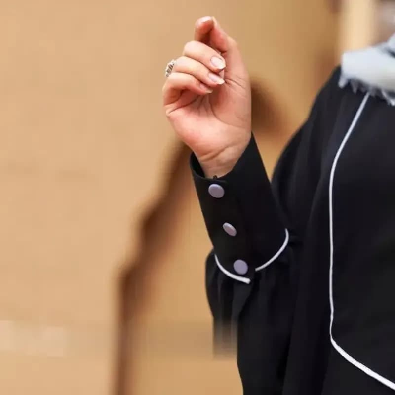 مانتو عبایی زنانه مدل حانیه جنس کرپ سوپر الیزه سایز 36 تا 48 — تصویر ۴
