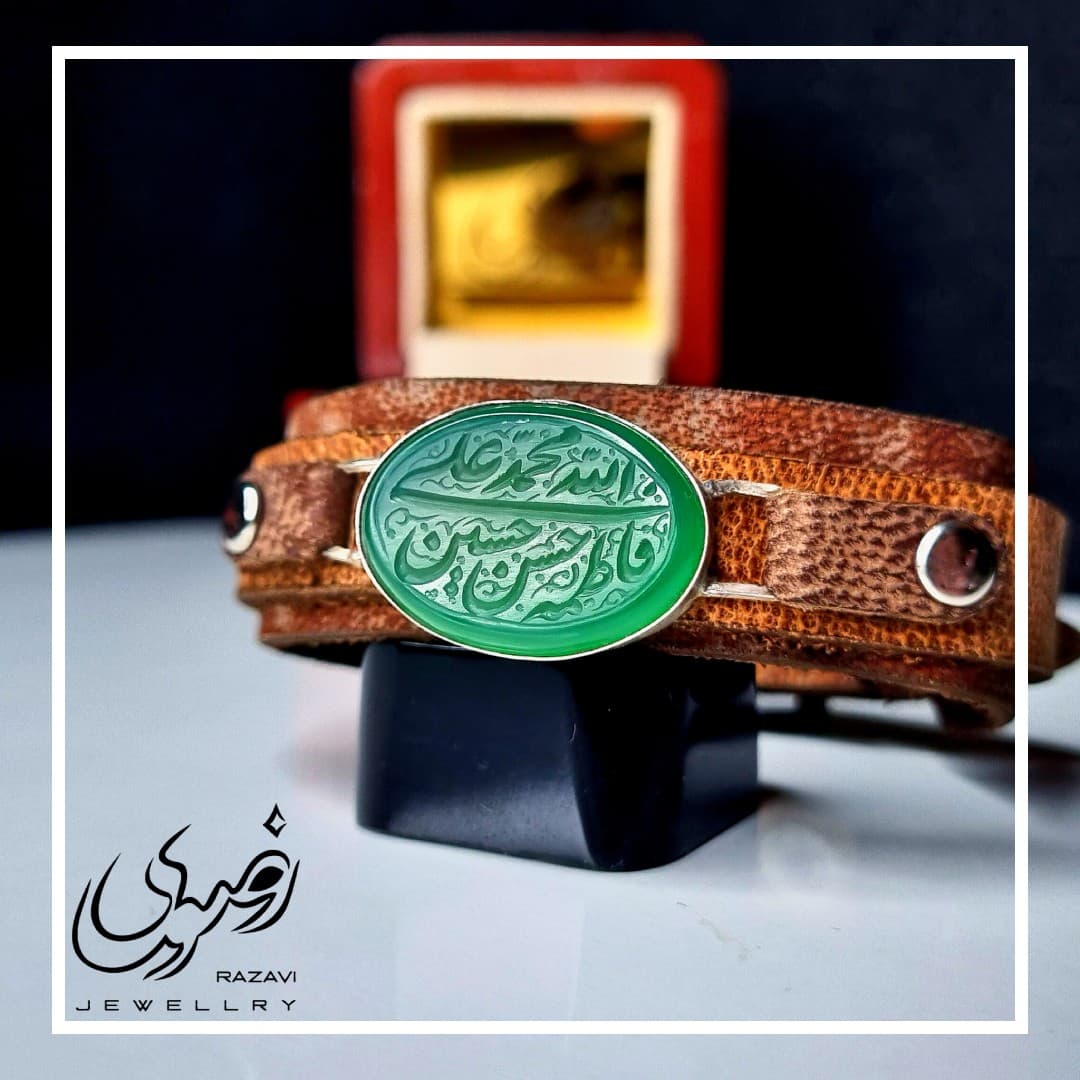 دستبند مردانه چرمی عقیق سبز با حکاکی پنج تن