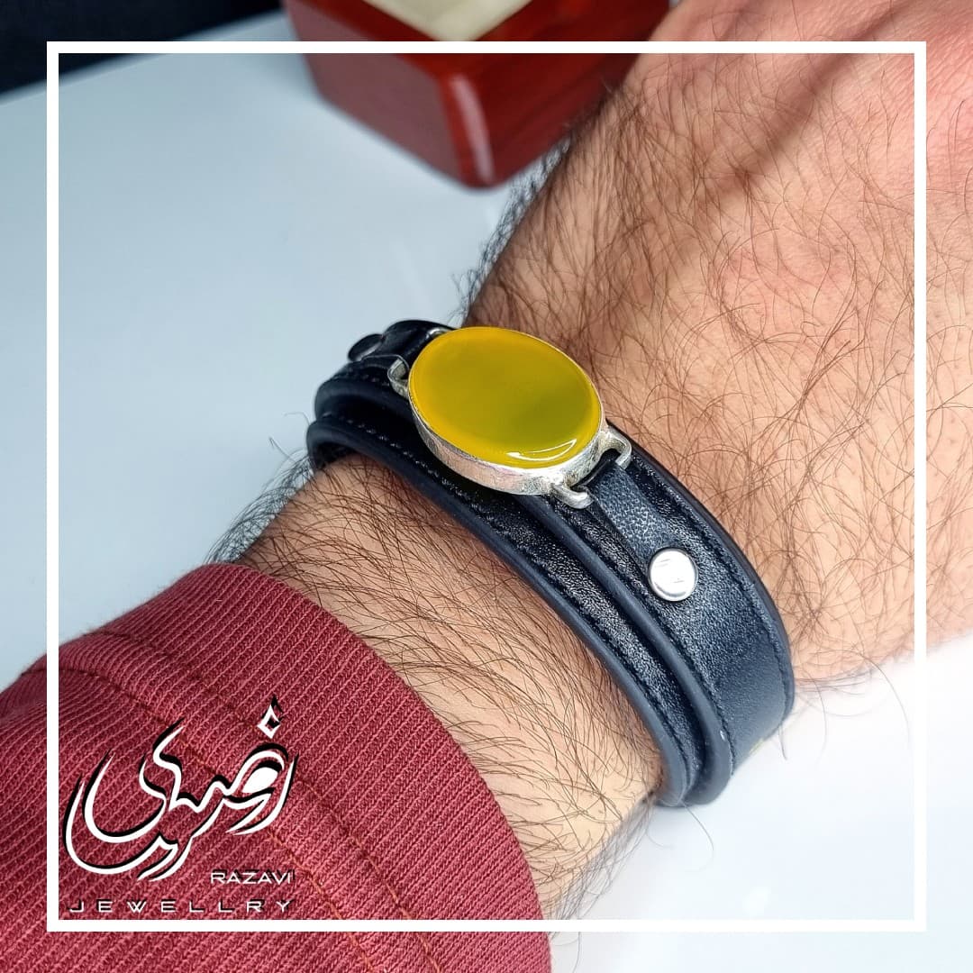 دستبند مردانه چرمی دور نقره شرف الشمس طرح اسپرت کد 326 — تصویر ۳
