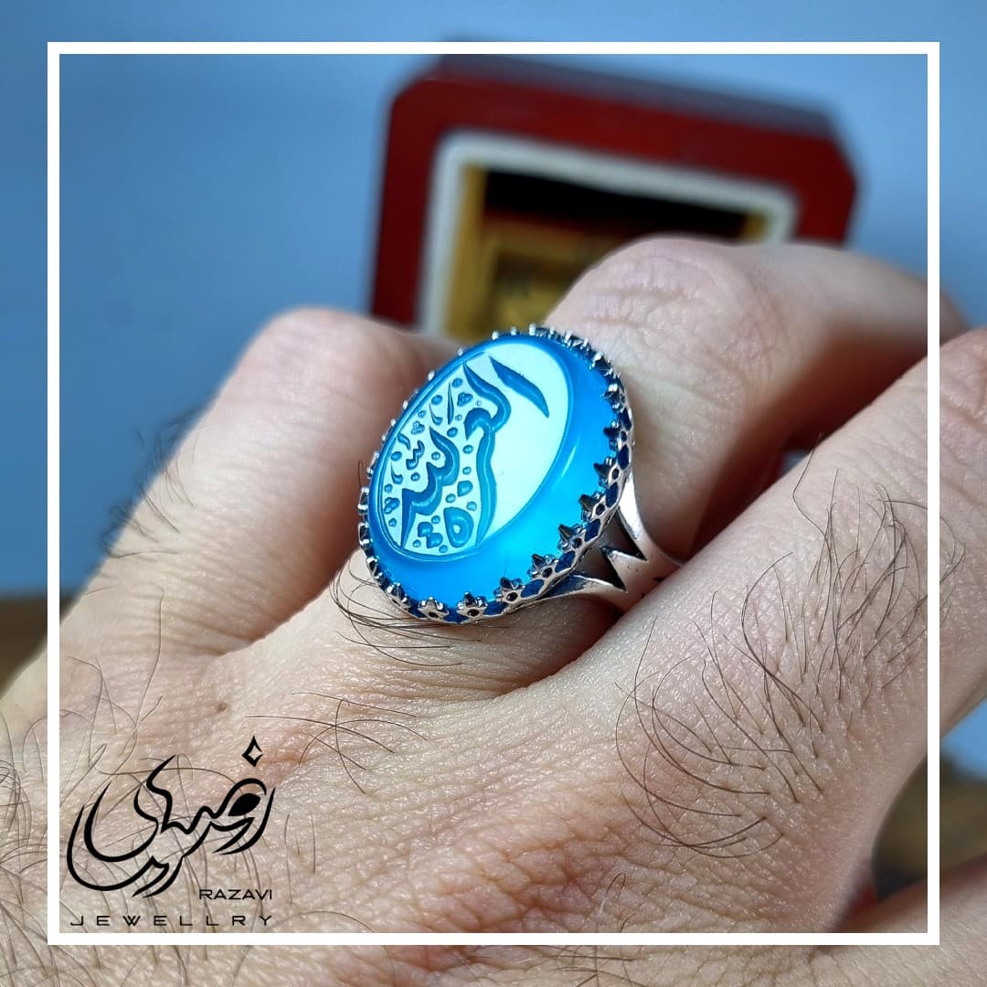 انگشتر نقره مردانه عقیق آبی با حکاکی العزه ا… — تصویر ۲