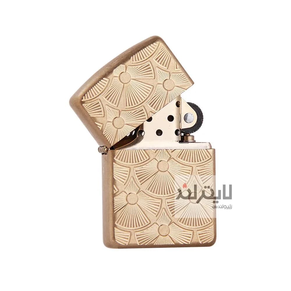 فندک زیپو مدل Armor Fanned Discs Tumbled Brass کد 28541 — تصویر ۳