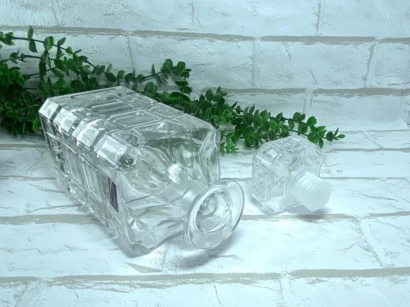 بطری شیشه ای در دار مربعی – دکانتور شیشه ای — تصویر ۴