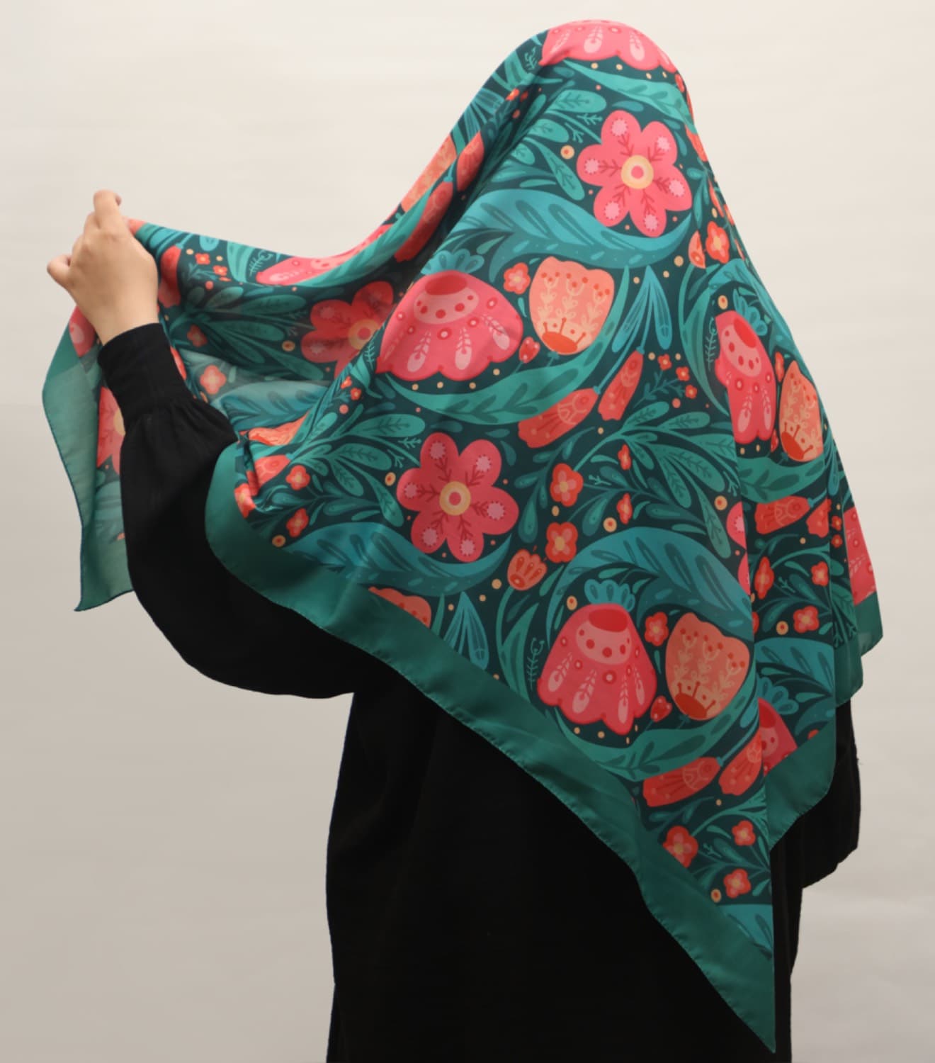 روسری نخی گل قرمزی
