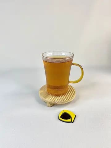لیوان پیرکس لبه پهن شیاردار دسته طلایی